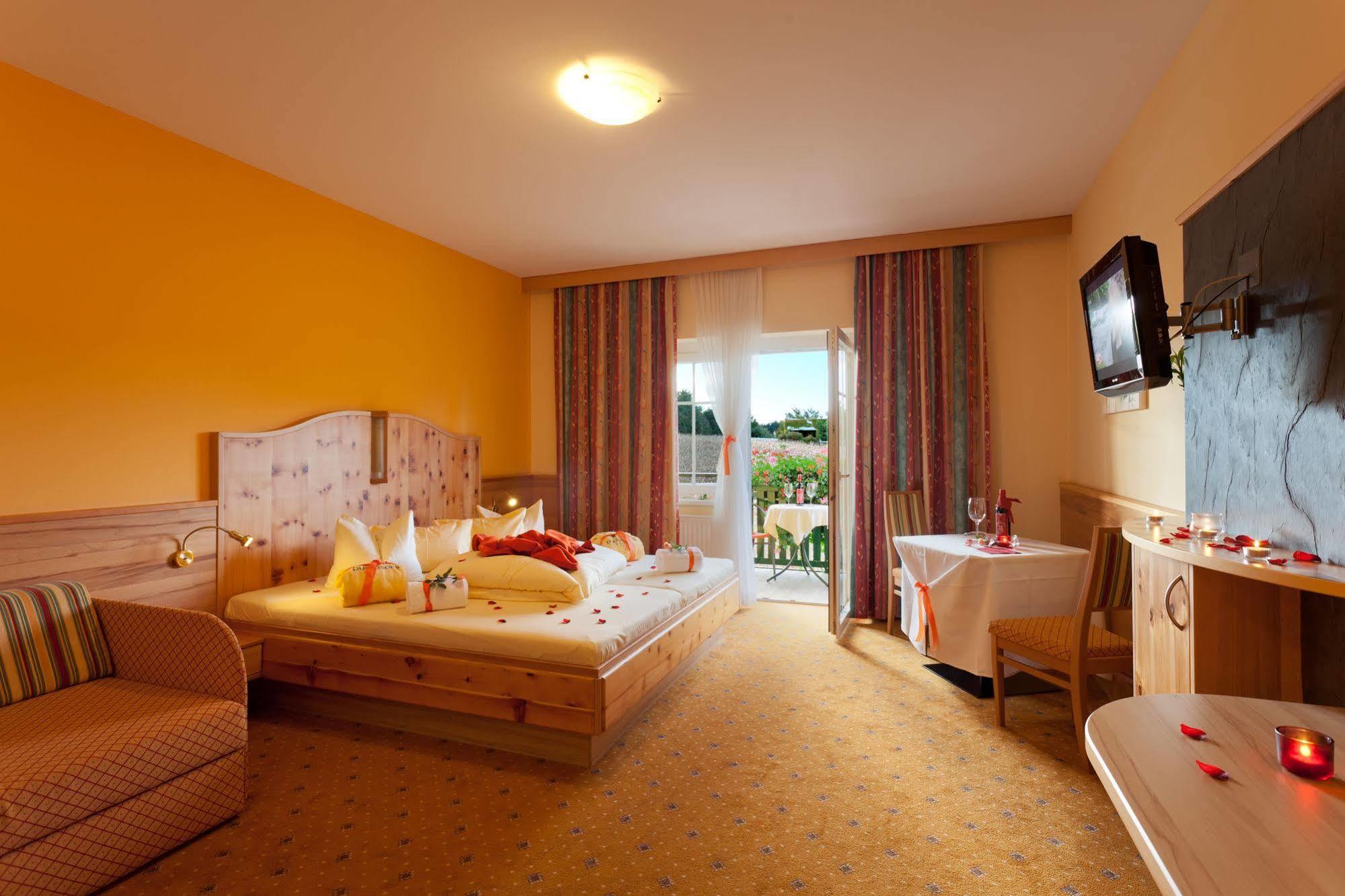 Thermenhotel Puchasplus シュテガースバッハ エクステリア 写真