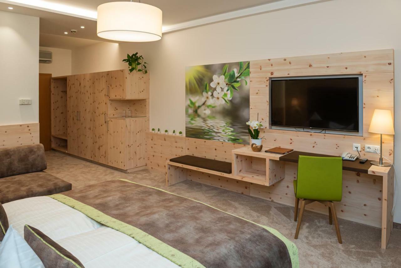 Thermenhotel Puchasplus シュテガースバッハ エクステリア 写真